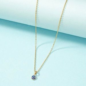 Pretty gold necklace with charm